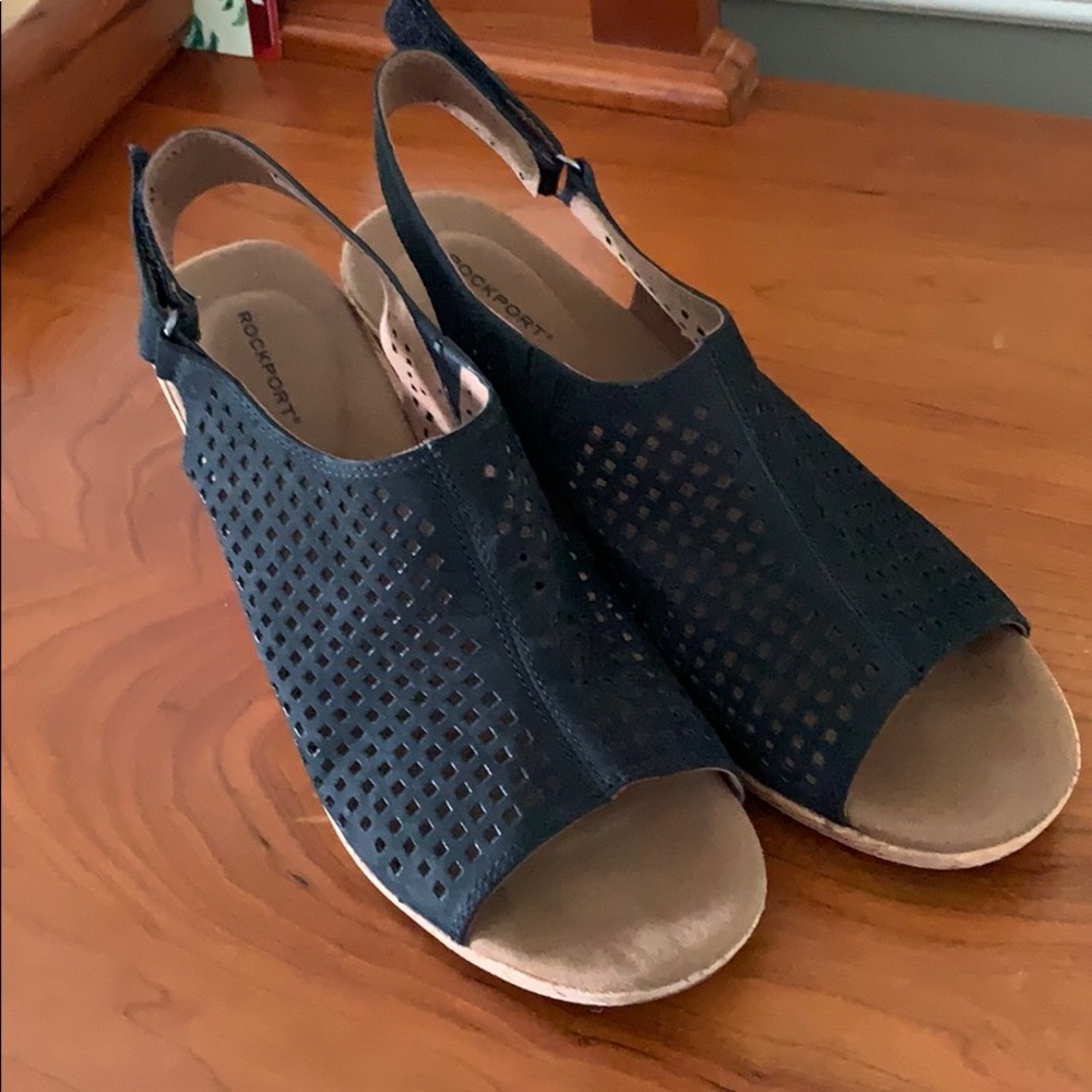 Black Wedge